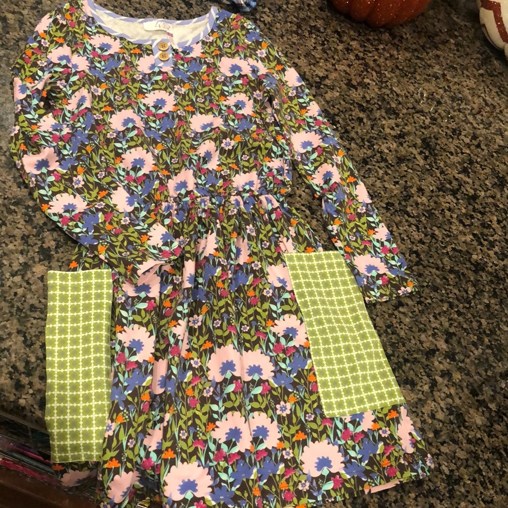 MTJ dress size 8